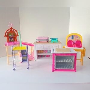 Barbie Lot Of Mixed Furnitures Kitchen, Baby And More